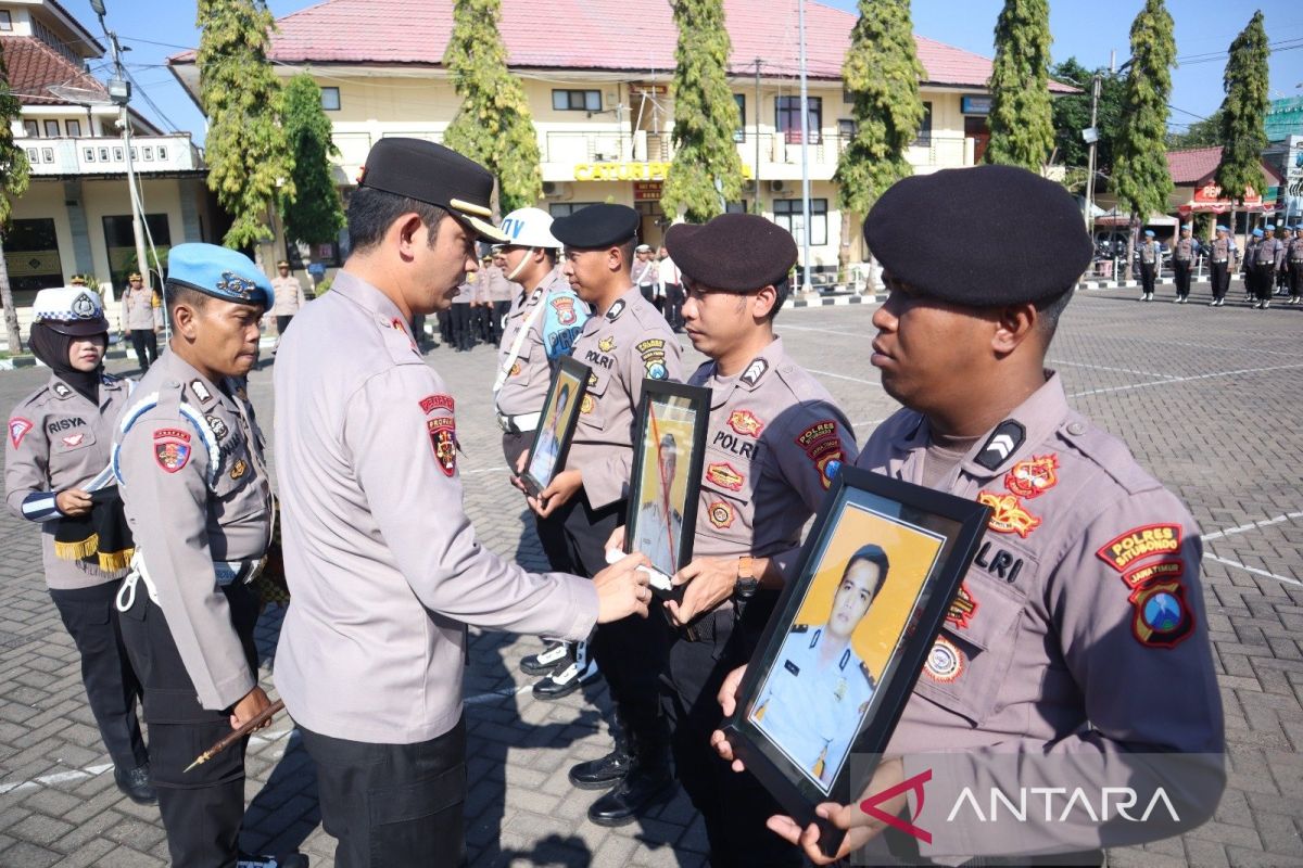 Polres Situbondo pecat tiga anggota terlibat narkoba dan desersi