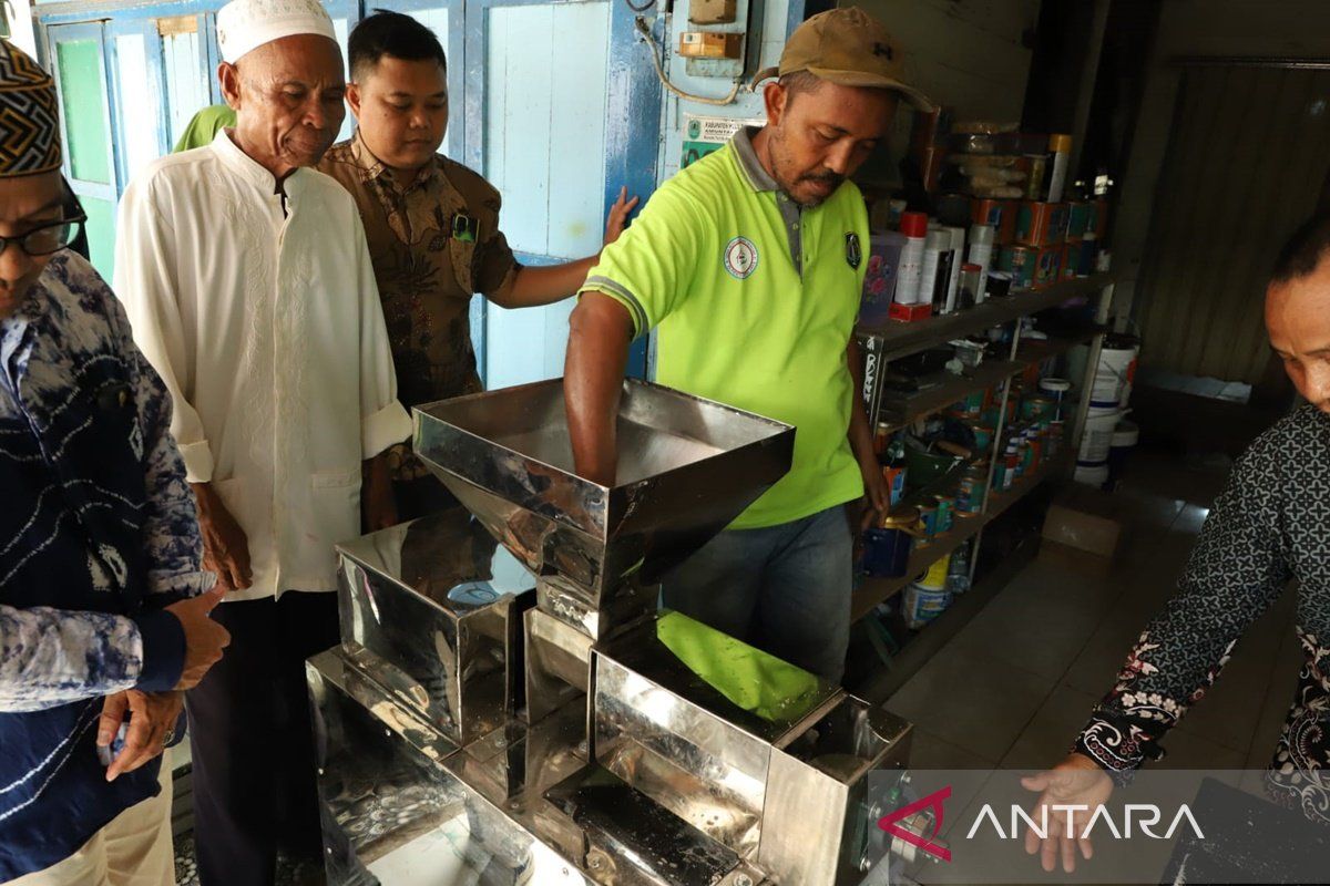 Bumdes Mitra Jaya Sungai Pandan HSU launching alat pengolahan santan