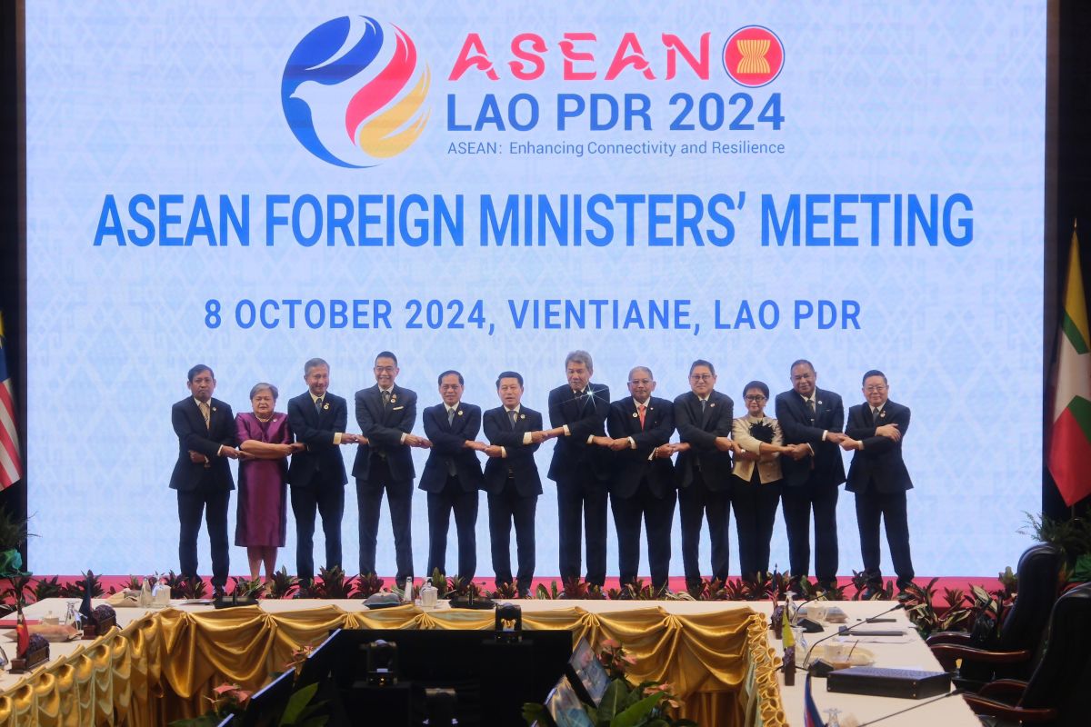 RI FM spotlights greater solidarity, integration between ASEAN nations