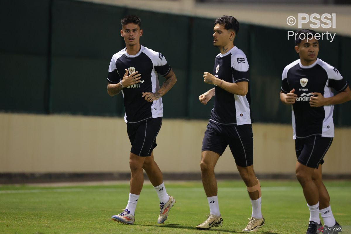 Latihan kedua timnas Indonesia  di Bahrain berjalan riang gembira