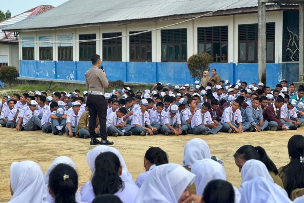 Satlantas Polres Siak edukasi tertib berlalu lintas dan pemilu damai di SMKN 1 Kandis