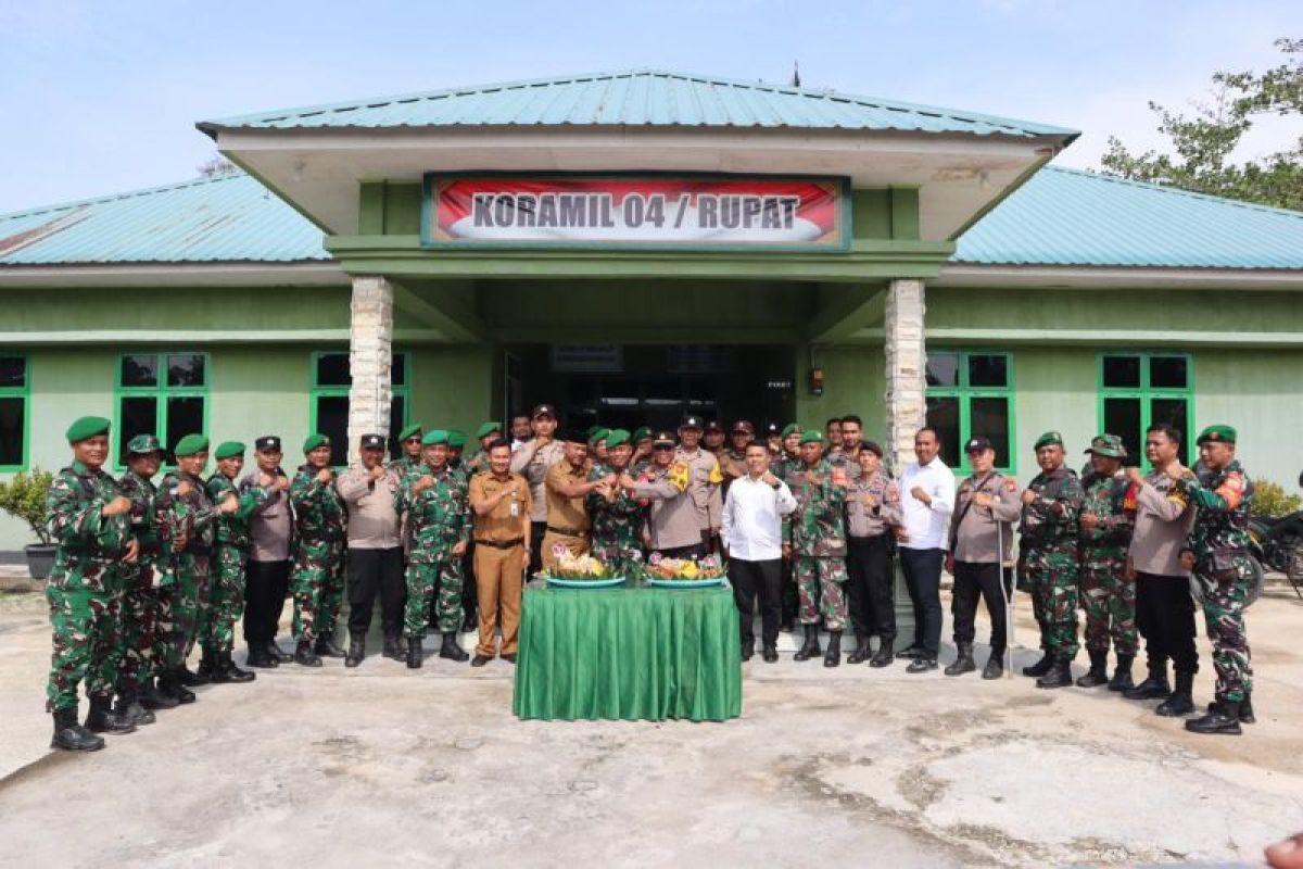 Kunjungi Koramil, Forkopimcam Rupat jalin kekompakan jaga Kamtibmas di pulau terluar