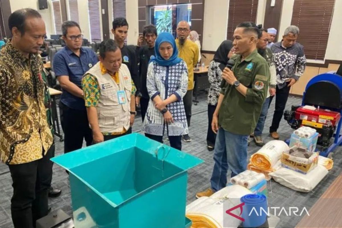 PLN Babel fasilitasi petani membuat pupuk berbahan abu batu bara