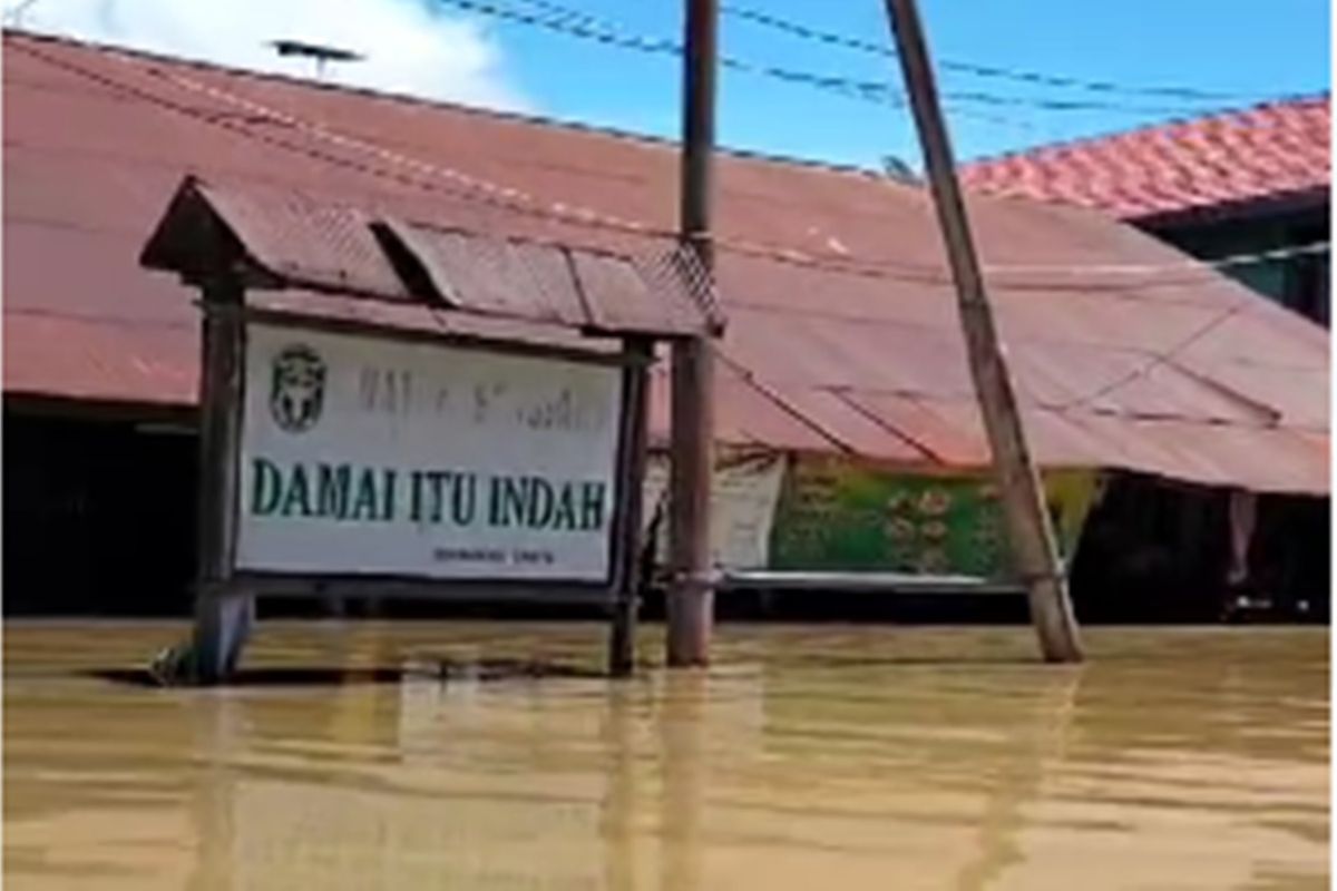 BPBD dan camat koordinasi tangani banjir satu meter di Mahakam Ulu