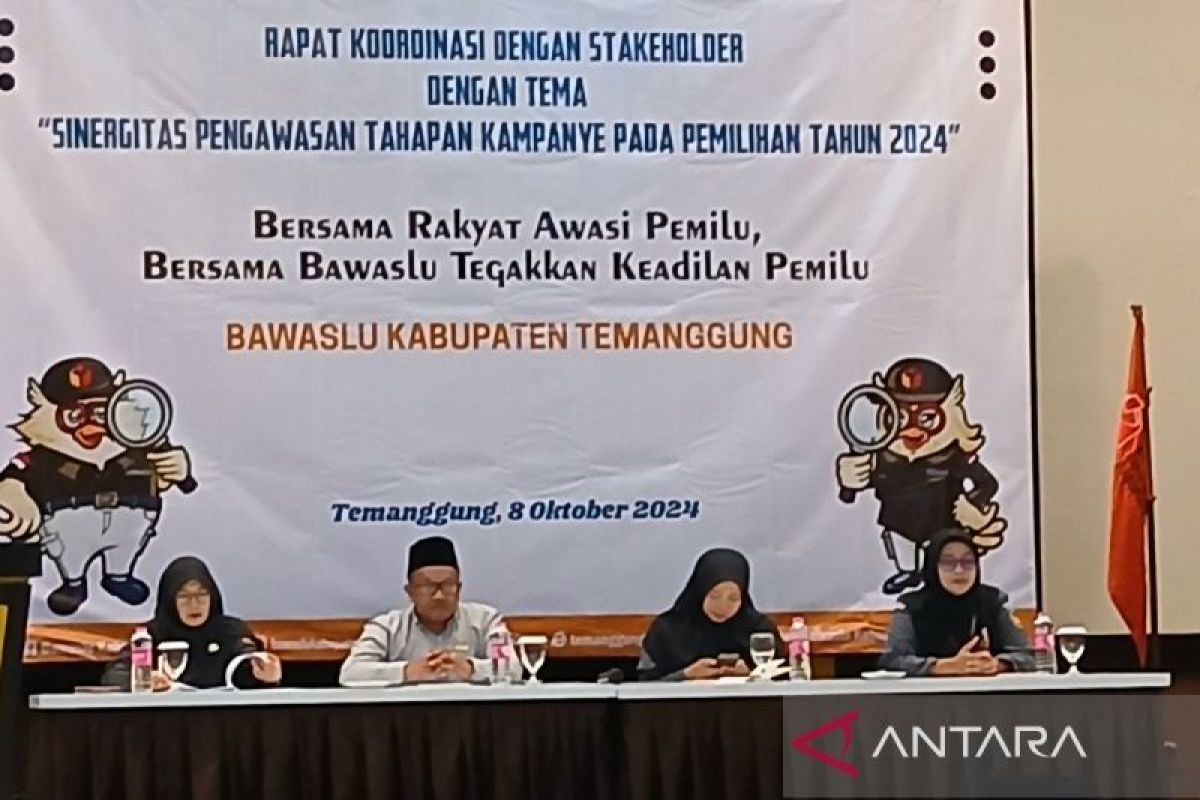 Bawaslu Temanggung dapat laporan perusakan  APK paslon nomor urut 2