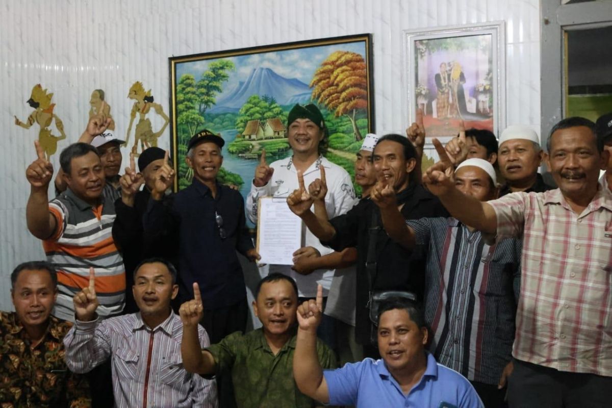 Calon Bupati Kediri Deny jawab aduan warga soal jalan rusak