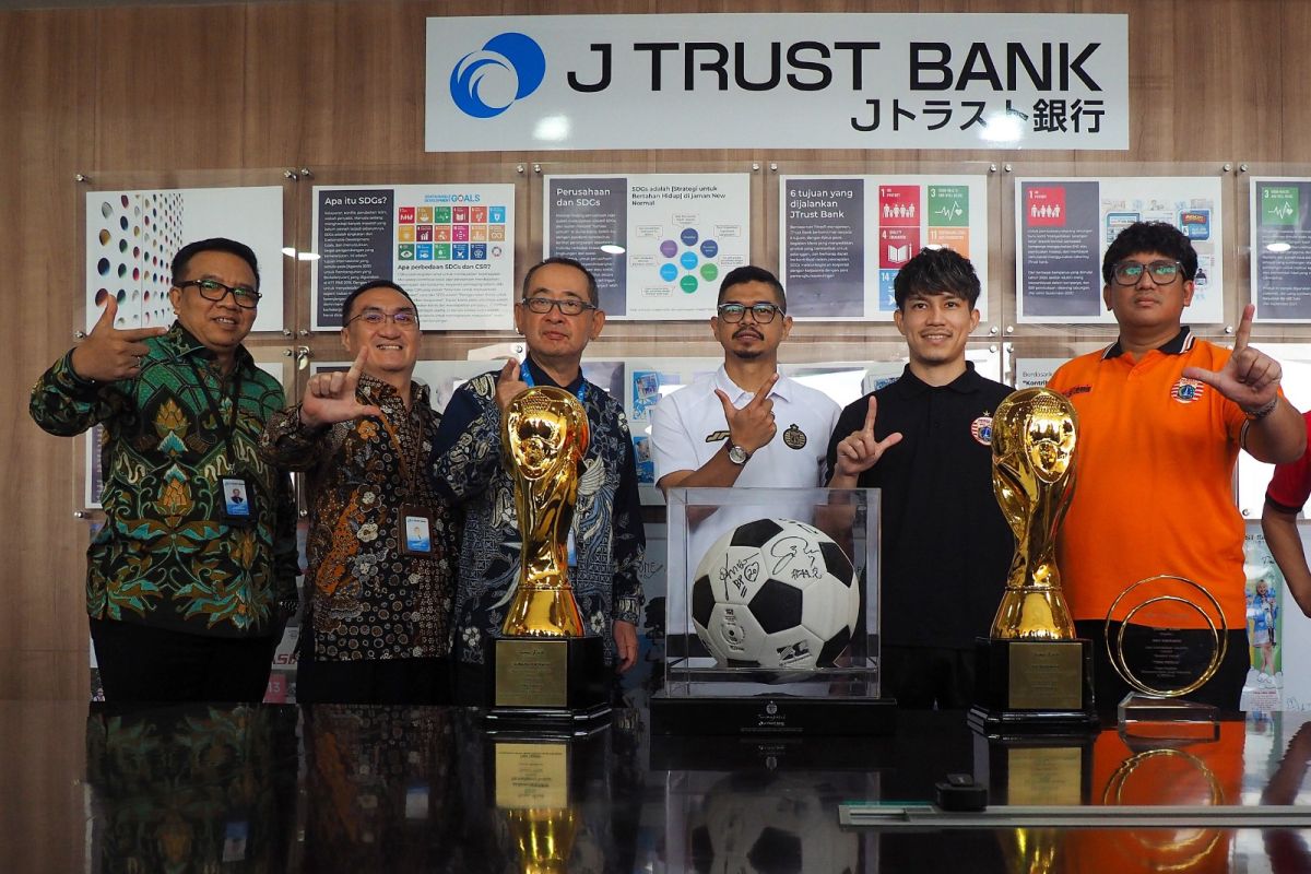 J Trust Bank-Persija luncurkan tabungan dan kartu debit untuk fans