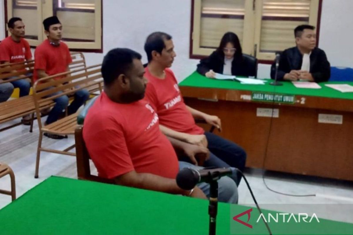 Jaksa tuntut 14 tahun penjara dua terdakwa kurir sabu