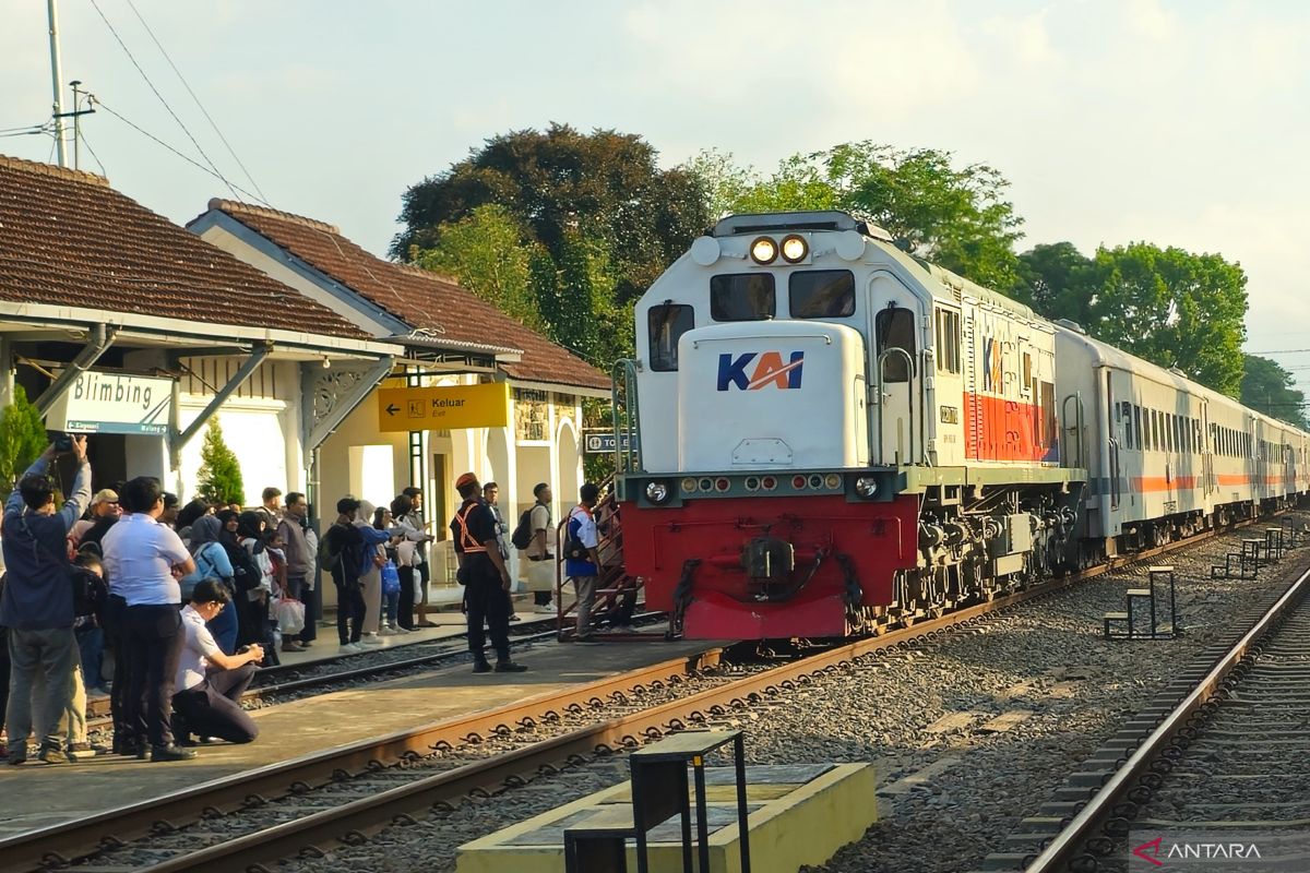 KAI Commuter berlakukan penambahan rangkaian kereta api