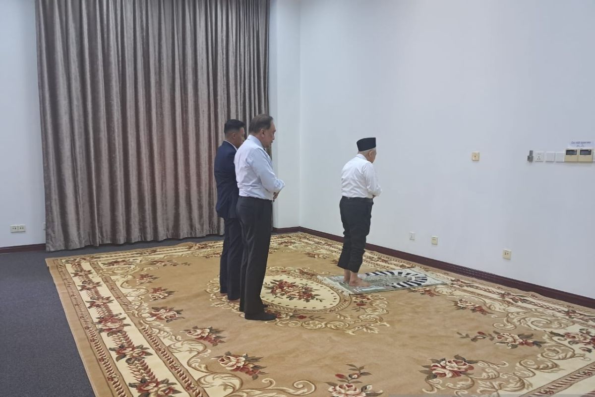 Wapres minum kopi-shalat berjamaah dengan PM Malaysia di KTT ASEAN