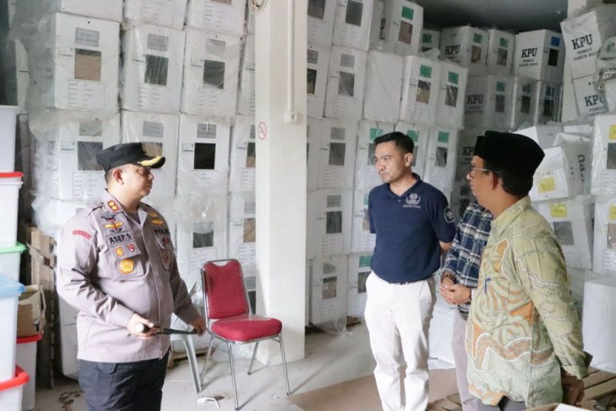 Pastikan kesiapan pengamanan, Kapolres Siak cek gudang penyimpanan KPU