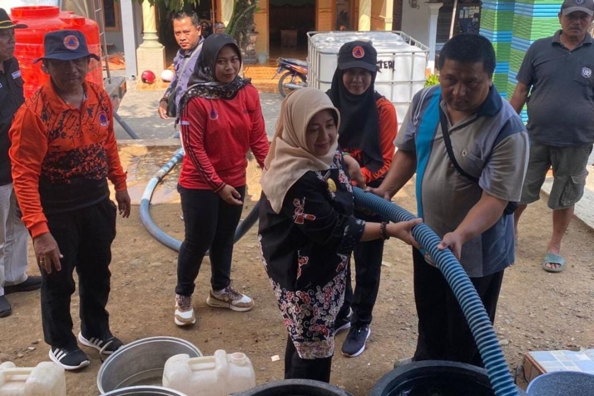 BPBD Trenggalek sebut permintaan air bersih masih terus bertambah