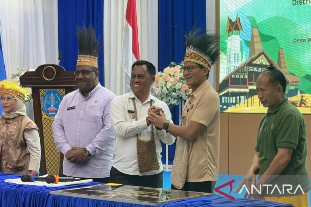 Menparekraf tandatangani prasasti Rhepang Muaif kampung wisata terbaik 2024