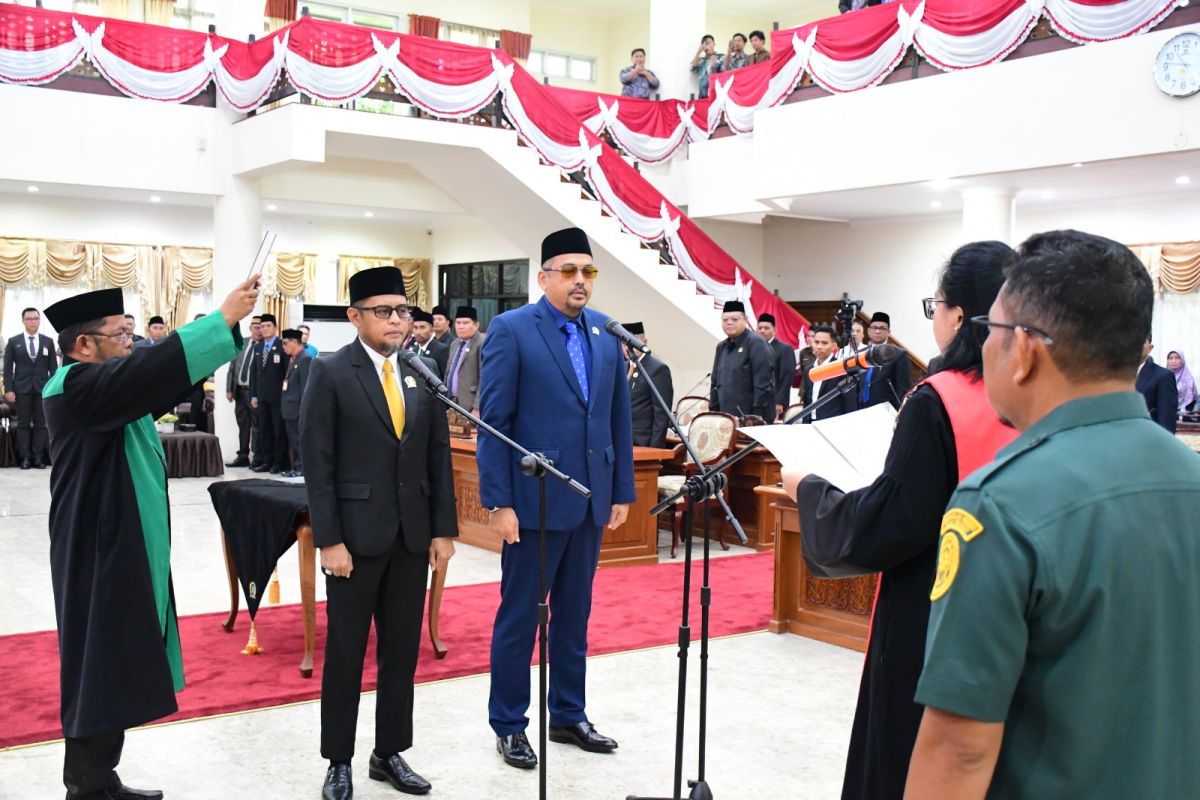 Dua unsur pimpinan DPRD Paser resmi dilantik