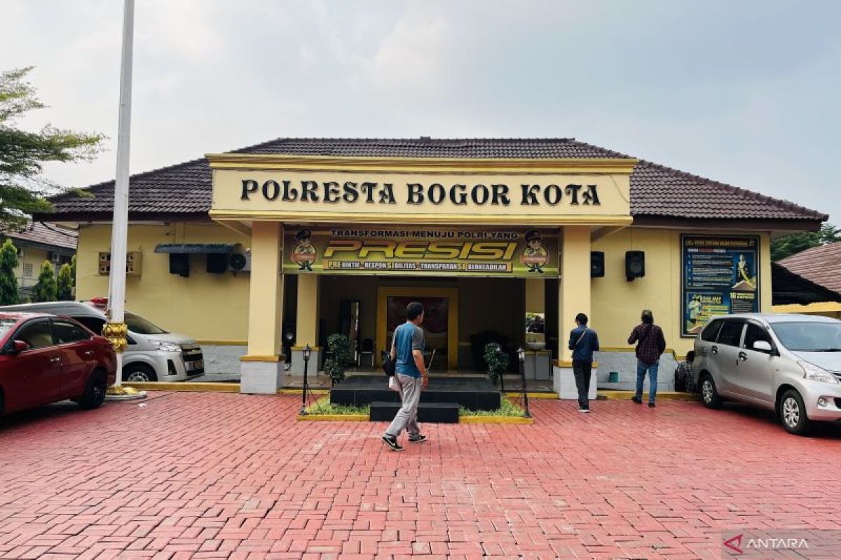 Polresta Bogor selidiki temuan mayat bayi terbungkus plastik di teras rumah warga