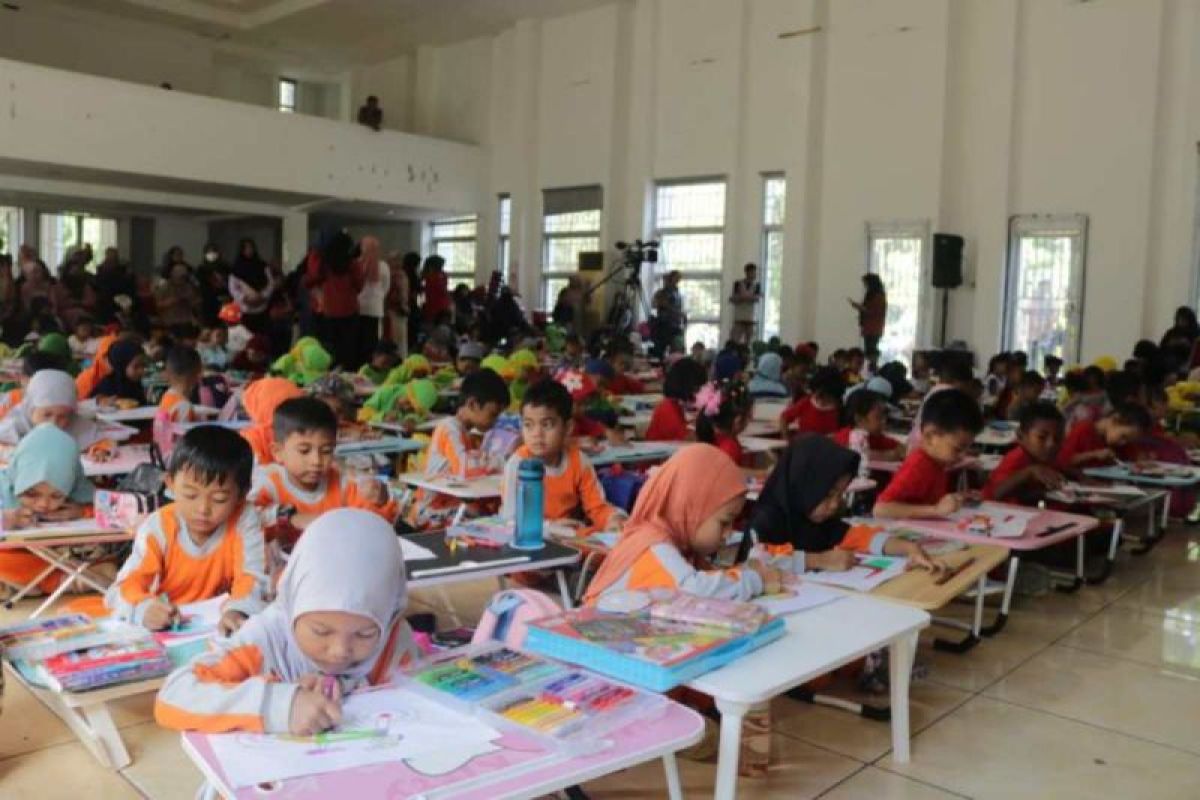 Pemkab Lutim mengimbau orang tua ajar anak gemar makan telur dan ikan