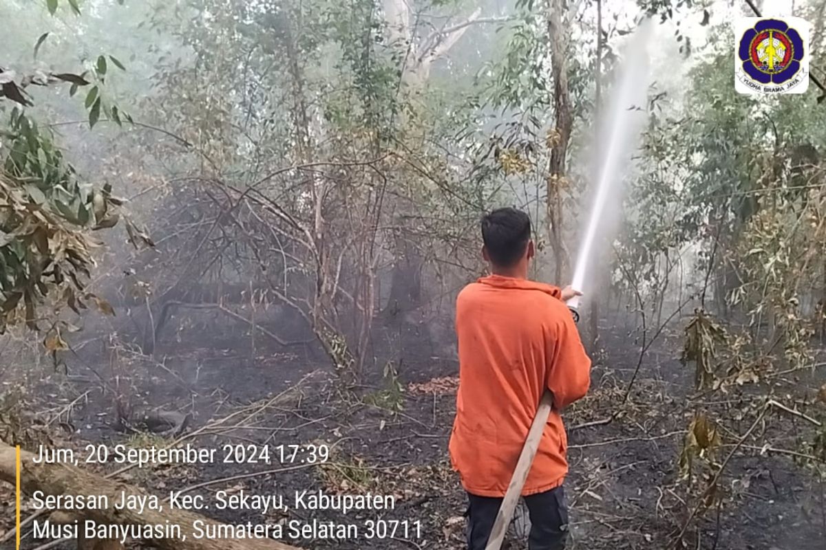 Damkar Muba padamkan api di lahan dekat Perumahan Sawah Permai