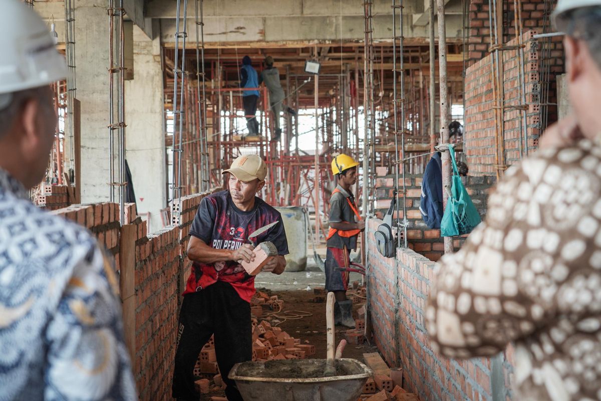 Sekda Apriyadi cek progres pembangunan gedung Labkesda dan MPP