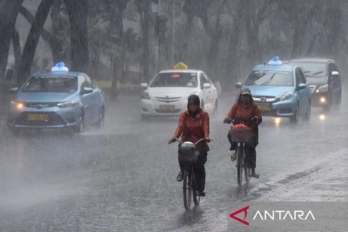 Hari ini cuaca di kota-kota besar diprakirakan hujan ringan hingga sedang