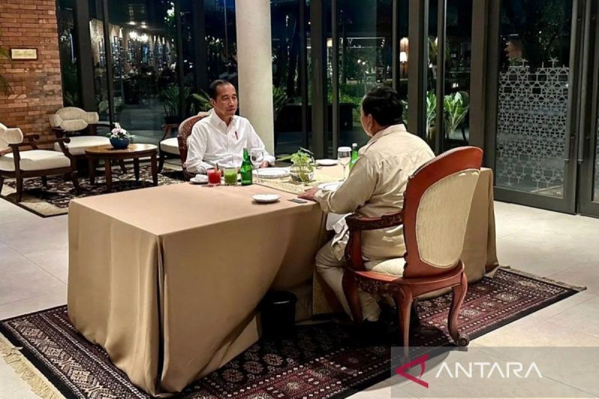 Jokowi akui bicara politik saat santap malam dengan Prabowo