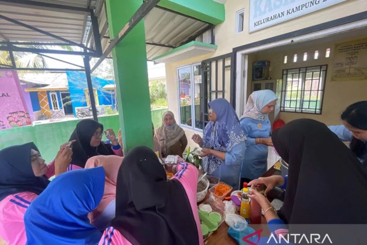 Dosen Poltekkes Tanjungpinang latih kader posyandu mengolah pangan lokal