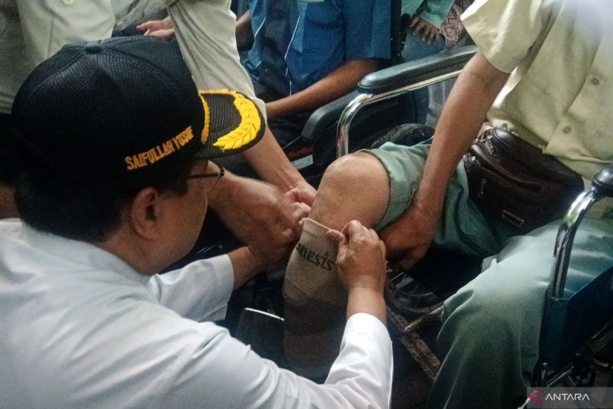 Mensos Gus Ipul serahkan bantuan untuk masyarakat rentan di Desa Karanganyar