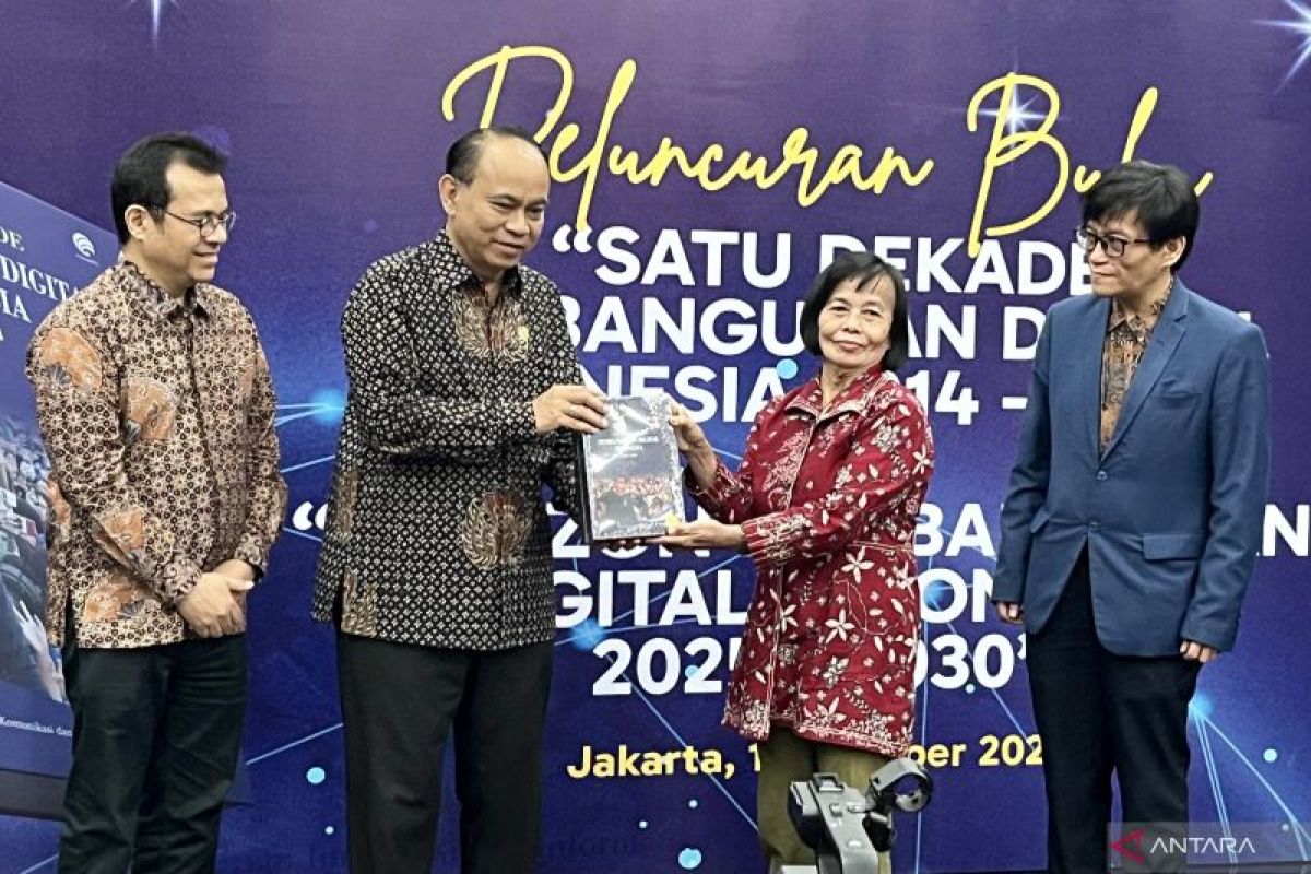 Menkominfo  luncurkan dua buku pembangunan digital nasional