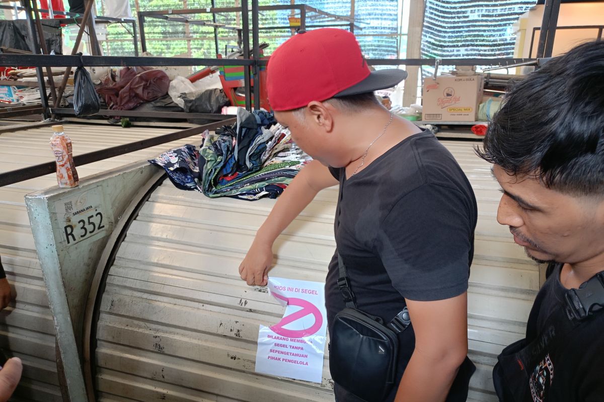 Perumda Sarana Jaya buka segel kios pedagang di JPM Pasar Tanah Abang