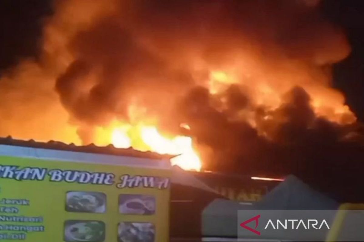 Disdamkar Samarinda tangani kebakaran 10 bangunan  di Sungai Dama