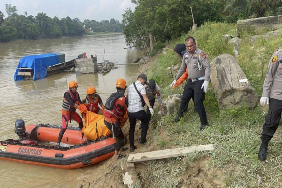SAR Pekanbaru temukan korban meninggal dunia di Sungai Kampar