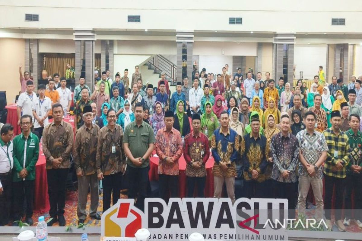 Bawaslu Kalsel galang tokoh agama kawal Pilkada cegah politisasi SARA