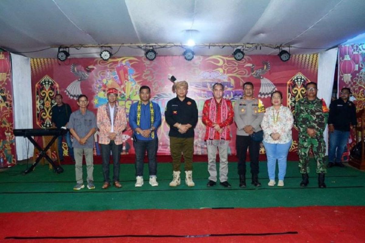 Sekda Ketapang tutup Pentas Seni Budaya ke I Simpang Hulu