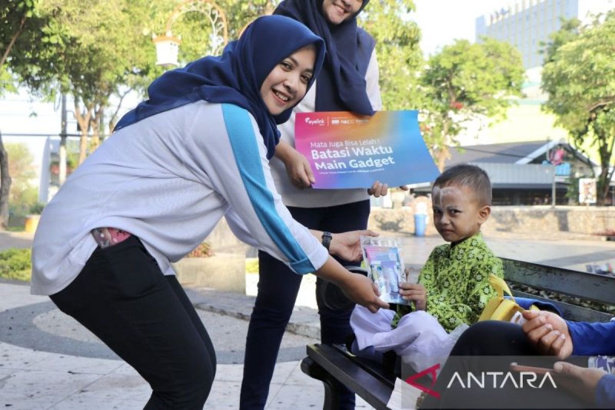 Pakar: Anak-anak sering main gawai rentan kelainan refraksi