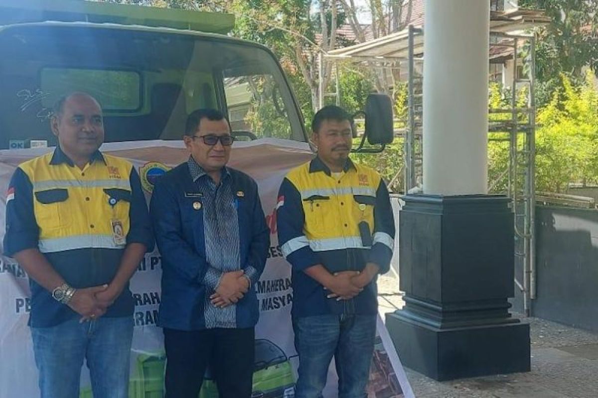 Berkontribusi jaga lingkungan, PT HSM sumbang truk sampah