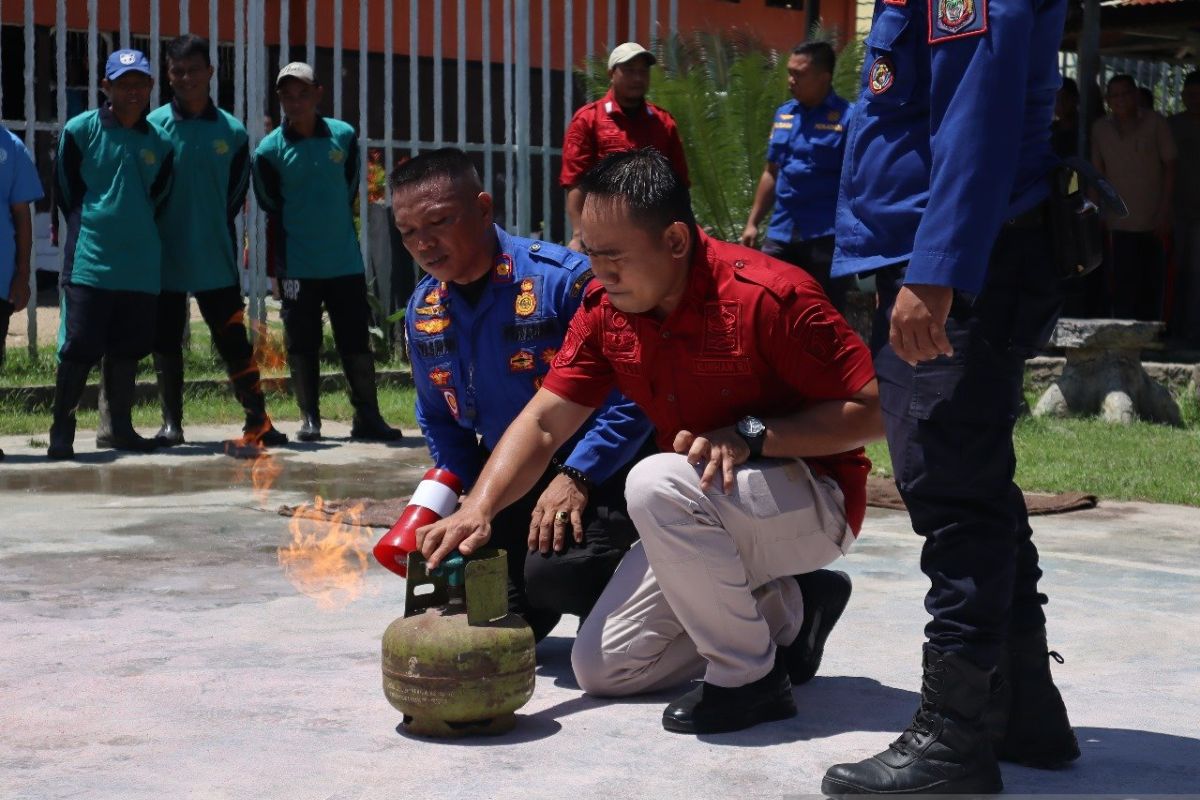 Damkar-Lapas Gorontalo gelar simulasi penanganan kebakaran