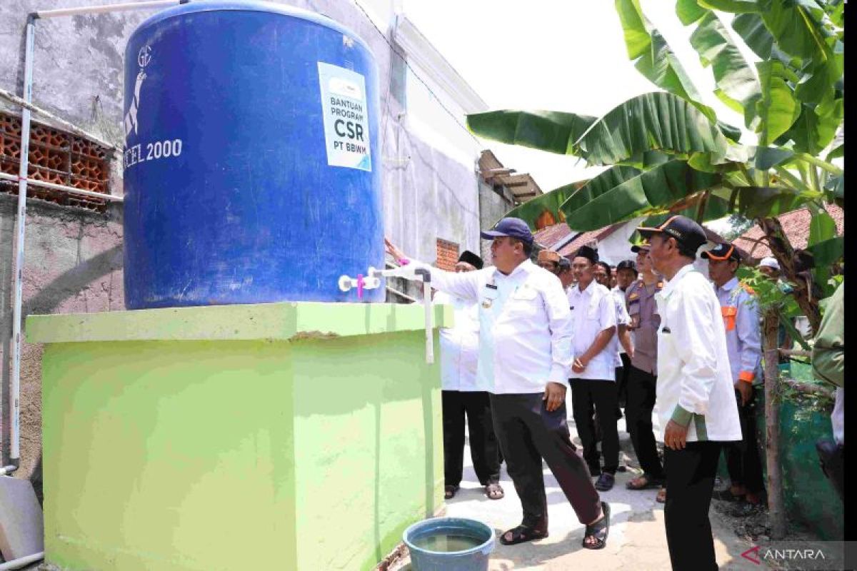 Bupati Bekasi resmikan bantuan sumur bor satelit warga Pantai Bakti