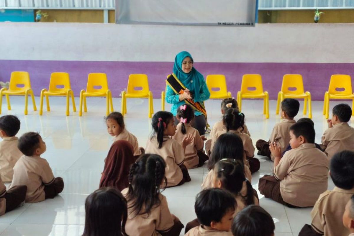 Untuk ketahui perkembangan belajar mengajar, Pj Ketua TP PKK Yuniar tinjau TK Negeri Pembina 3