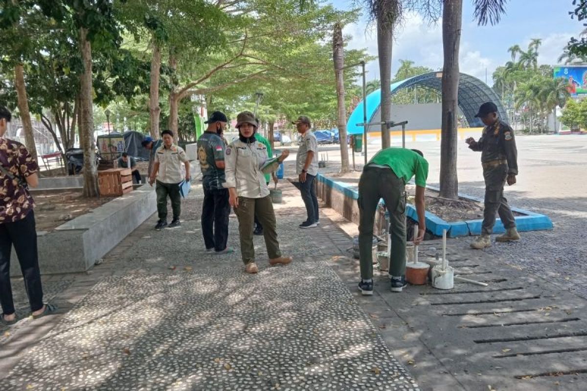 Satpol PP Pangkalpinang angkut grobak dagangan di kawasan Alun-Alun Taman Merdeka