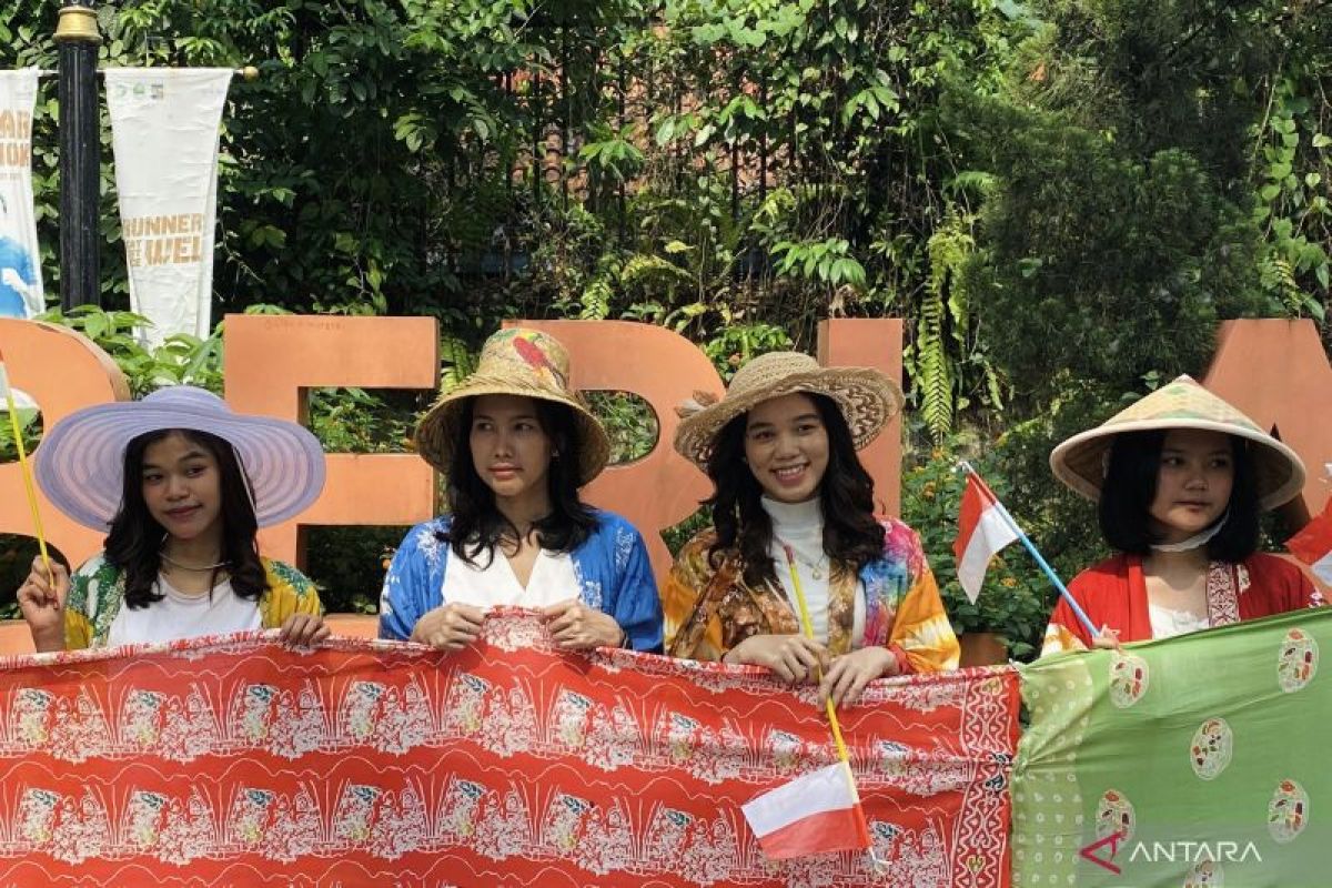 Menyerap harmoni alam Kota Bogor pada lembaran batik