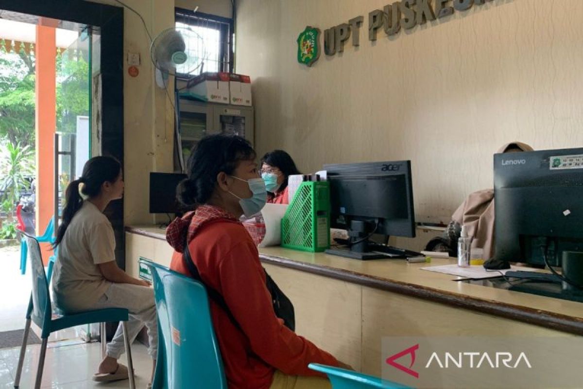 Seratusan warga Kota Medan berobat gunakan KTP di Puskesmas  Teladan