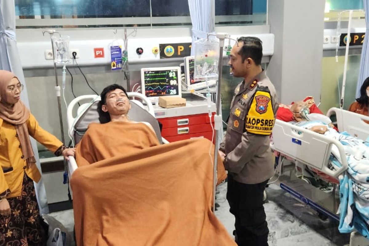 Tim medis angkat proyektil dari tubuh korban penembakan di Kota Batu