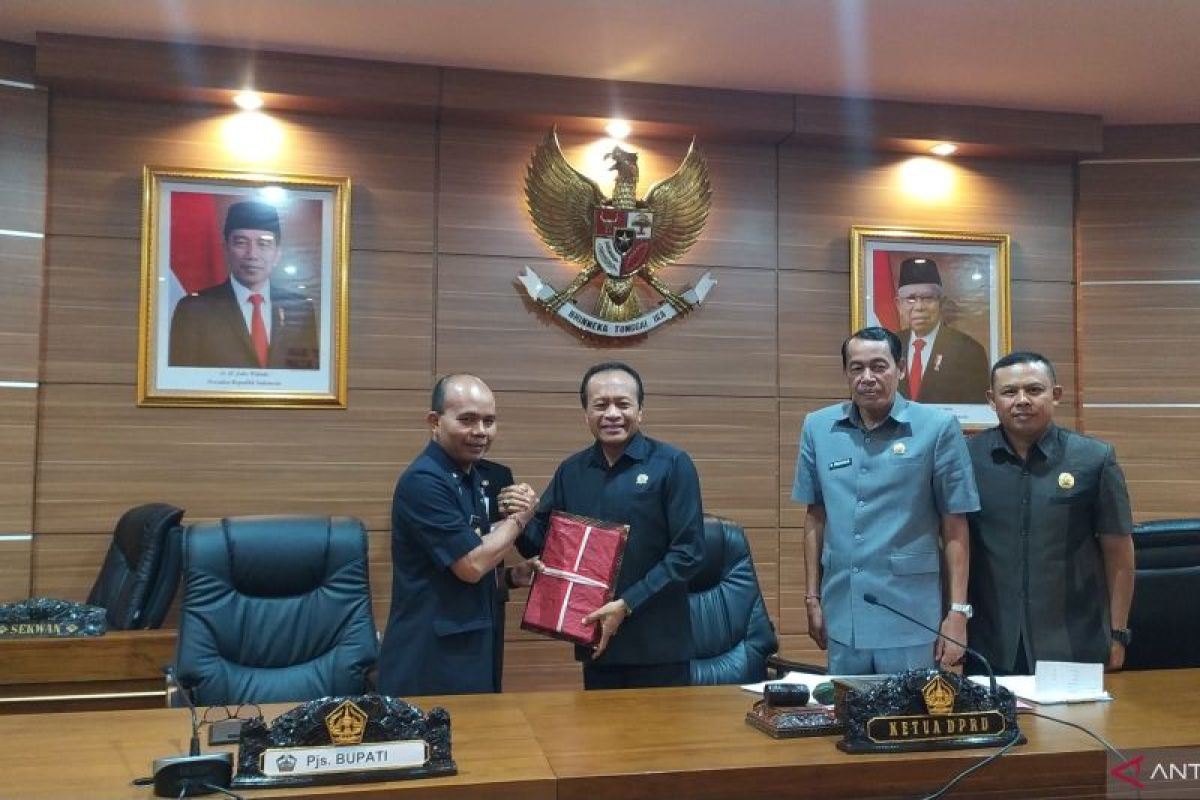 Bupati Bangli serahkan Nota Keuangan RAPBD 2025 ke DPRD