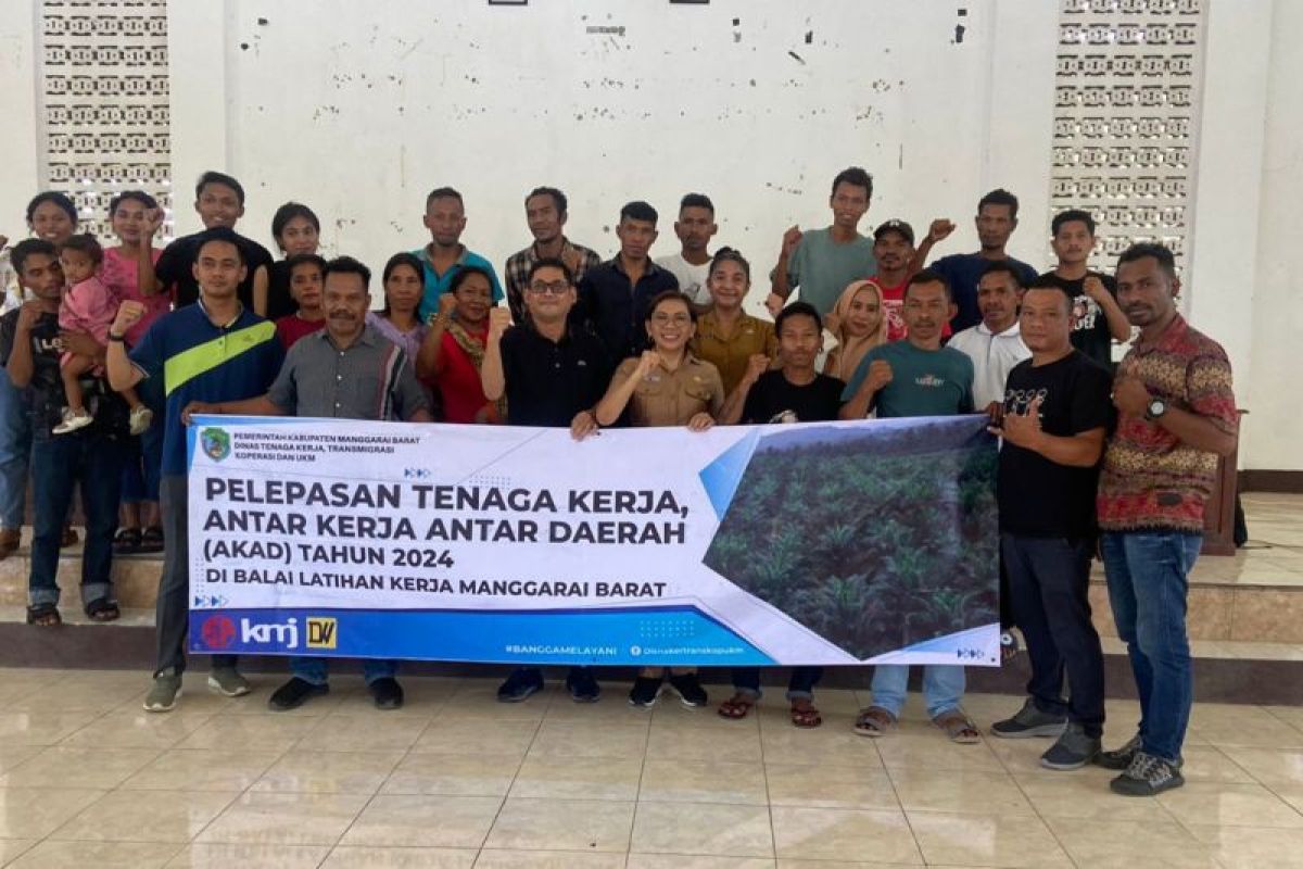 Pemkab Mabar lepas 19 tenaga kerja ke Kalimantan Tengah