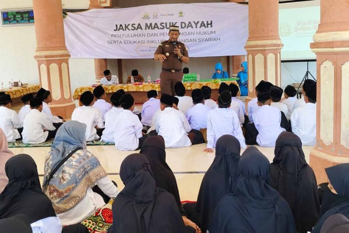 Kejati Aceh gencarkan penyuluhan hukum kepada santri cegah perundungan