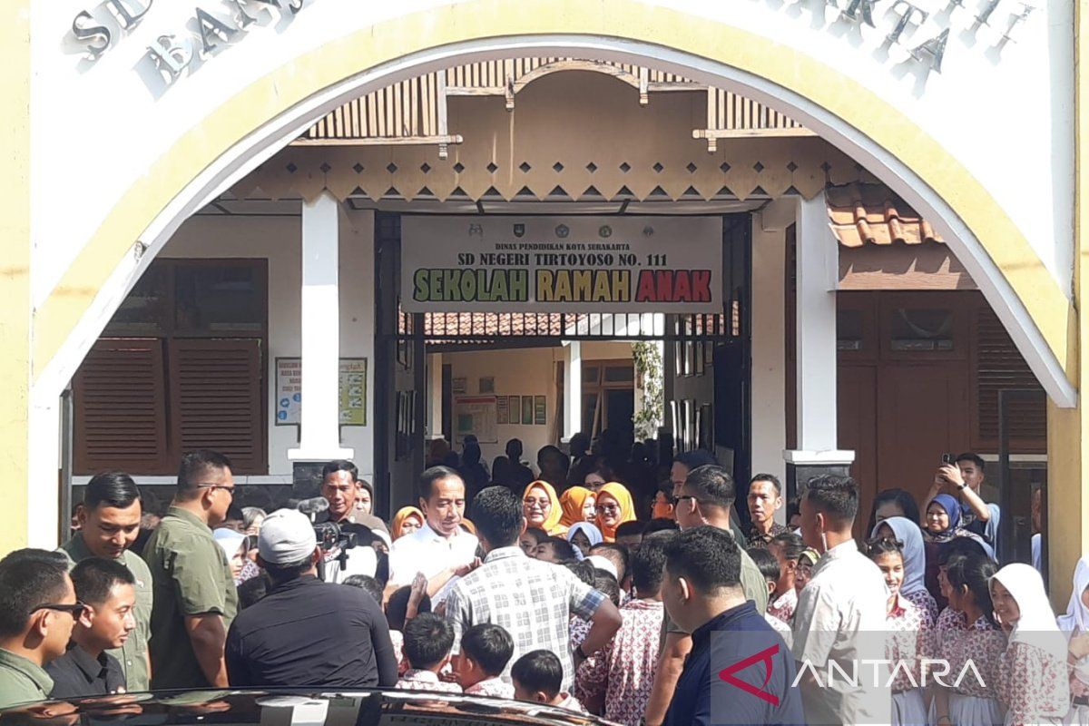 Presiden Joko Widodo kunjungi bekas sekolah jelang pensiun