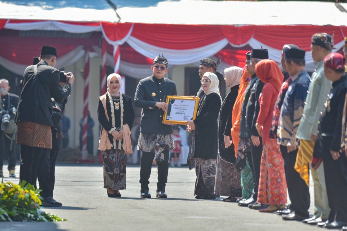 Pemkot Surabaya raih juara umum Syariah Award 2024