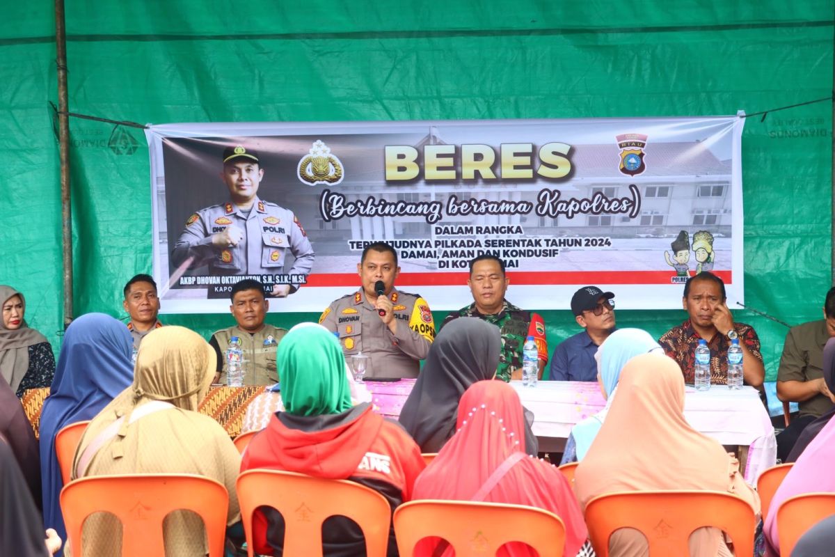 Kapolres Dumai gelar 'BERES' dan bagi sembako kepada korban kebakaran