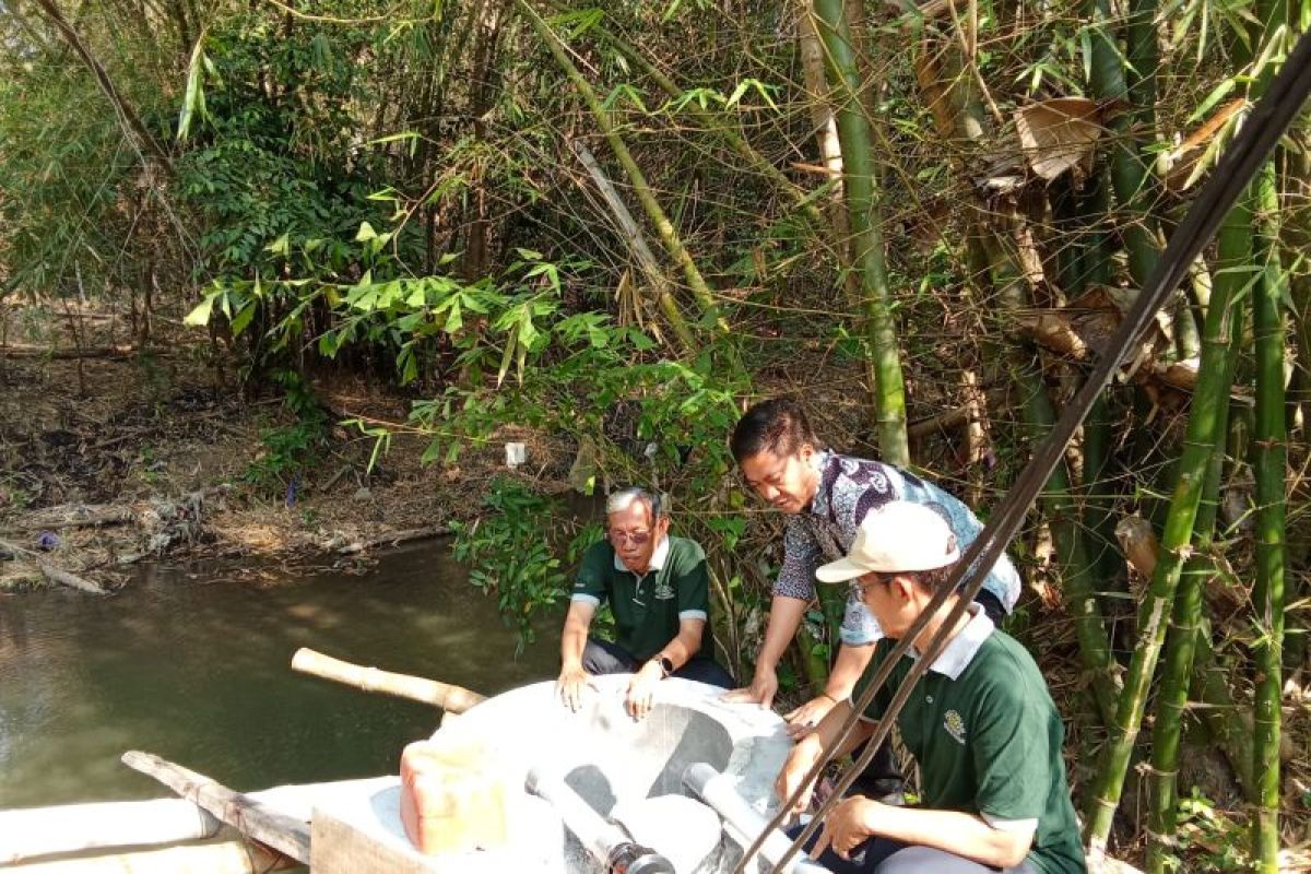 Pemkab Sleman salurkan bantuan irigasi pompa kepada kelompok tani