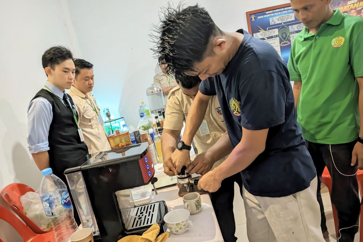 Lapas Kelas IIA Batam, latih warga binaan keterampilan barista dan bartender