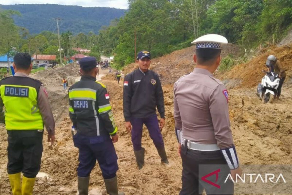 Padangsidimpuan - Medan via Batu Jomba masih lumpuh